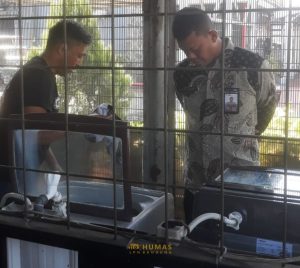 Dukung Reintegrasi Sosial, Kalapas Narkotika Bandung Cek Pelatihan Laundry Warga Binaan